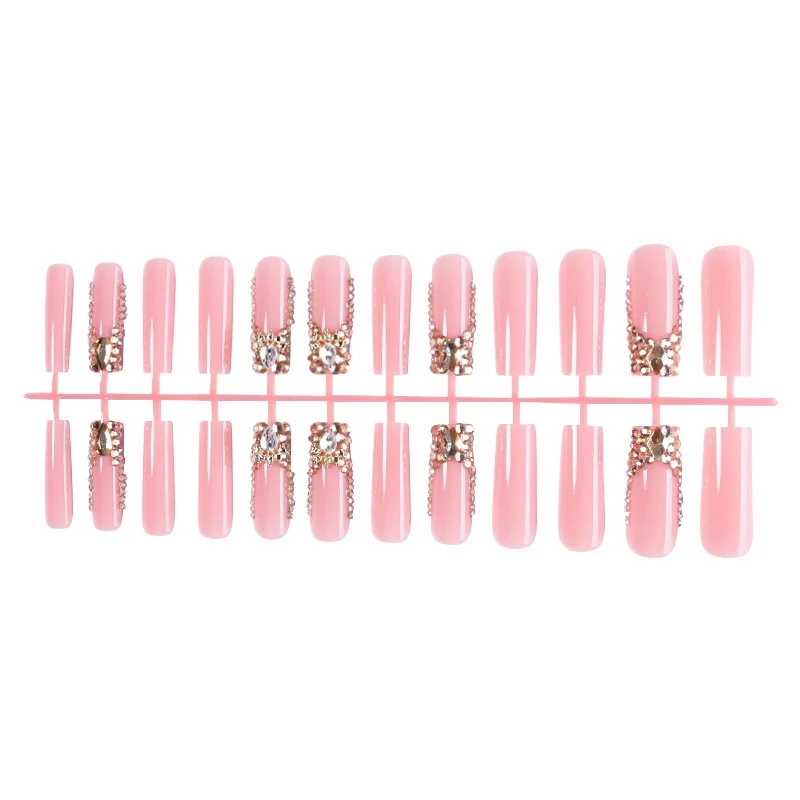 Kunstnagelset mit eleganten Strass- und Glitzerakzenten Brehn