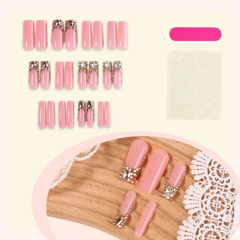Kunstnagelset mit eleganten Strass- und Glitzerakzenten Brehn