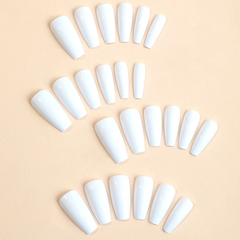 Kunstnagelset mit eleganten Stiletto-Design Brehn