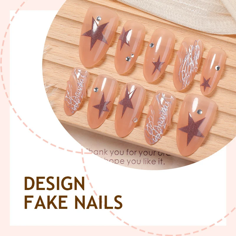 Kunstnagelset mit eleganten Stern- und Glitzerdetails Brehn