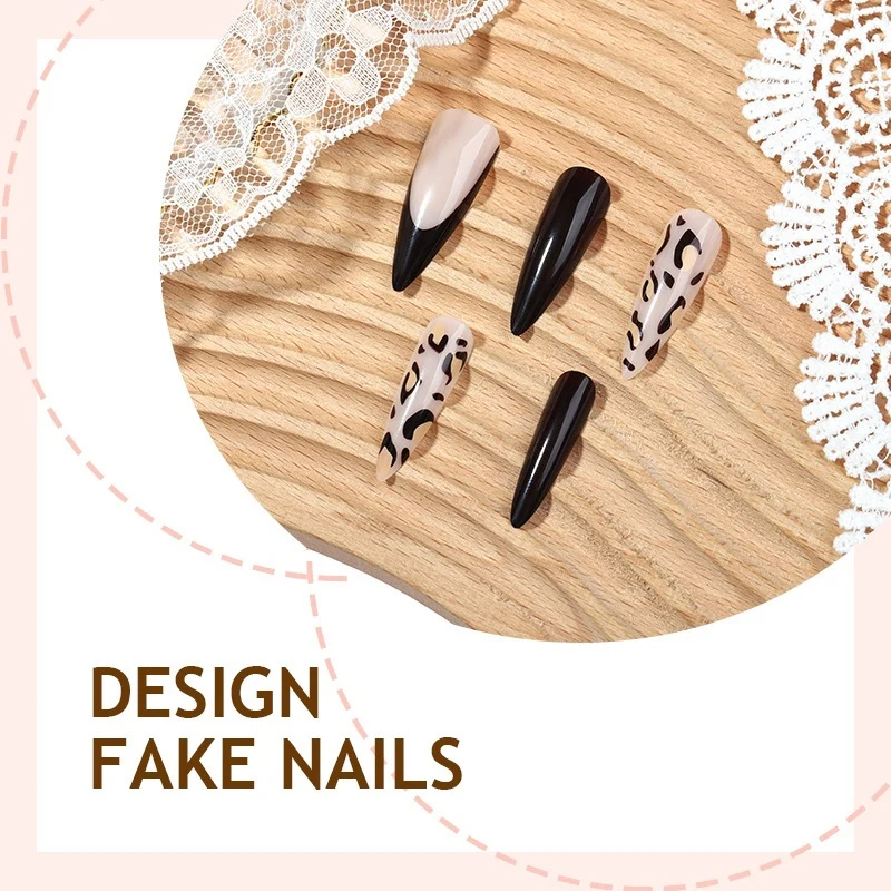 Kunstnagelset mit eleganten Spitzen und modernen Mustern Brehn