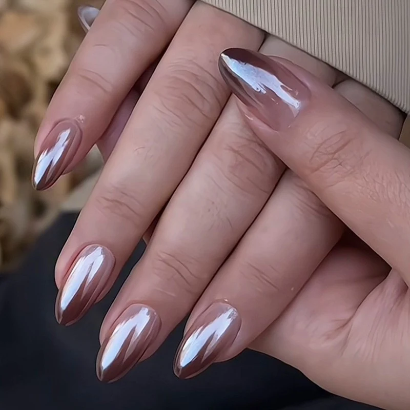 Kunstnagelset mit elegantem Hochglanz Ombre-Design und funkelnden Akzenten Brehn