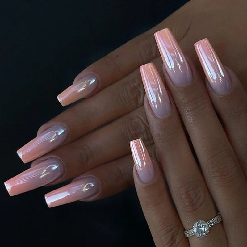 Kunstnagelset mit elegantem Hochglanz Ombre-Design und funkelnden Akzenten Brehn