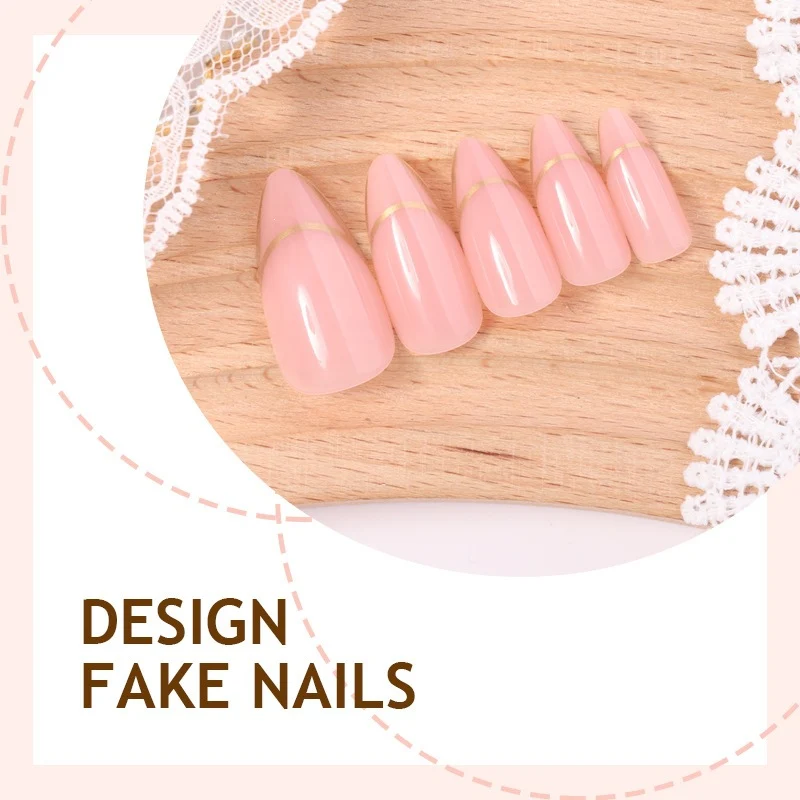 Kunstnagelset mit elegantem Goldakzent Brehn