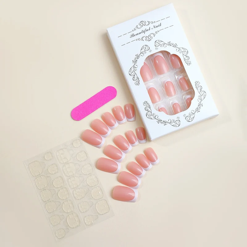 Kunstnagelset mit elegantem French-Design Brehn
