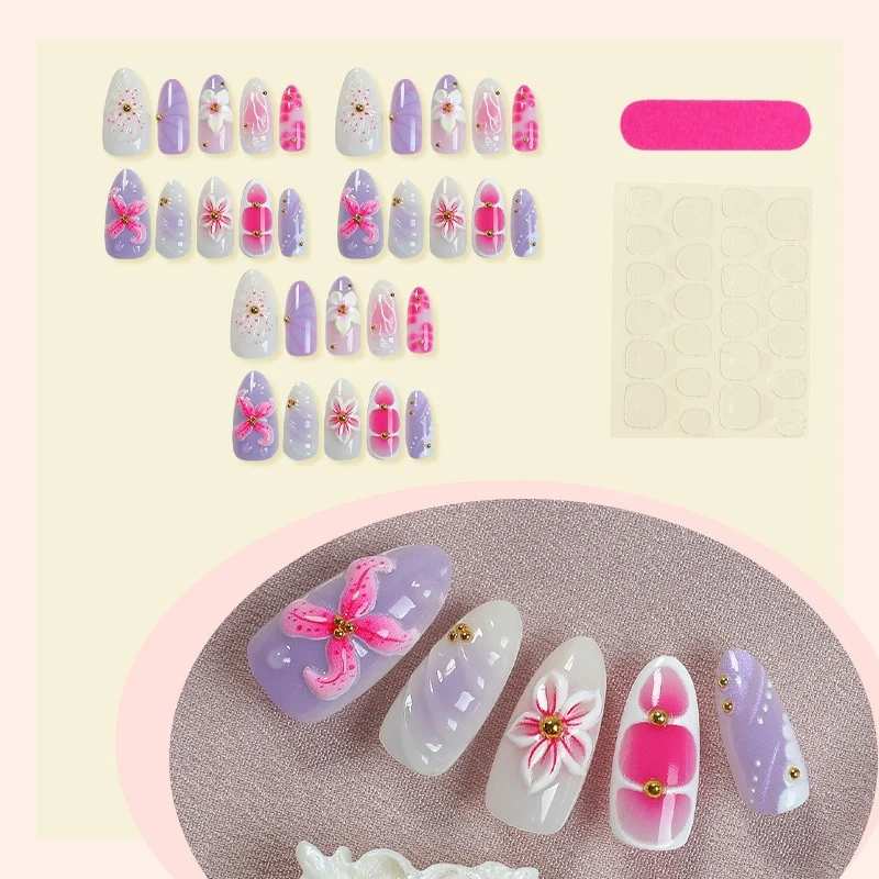 Kunstnagelset mit elegantem floralen Design und 3D-Akzenten Brehn