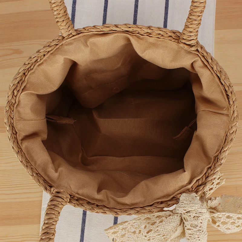 Handgefertigte Raffia-Tasche mit eleganter Spitze Skanto