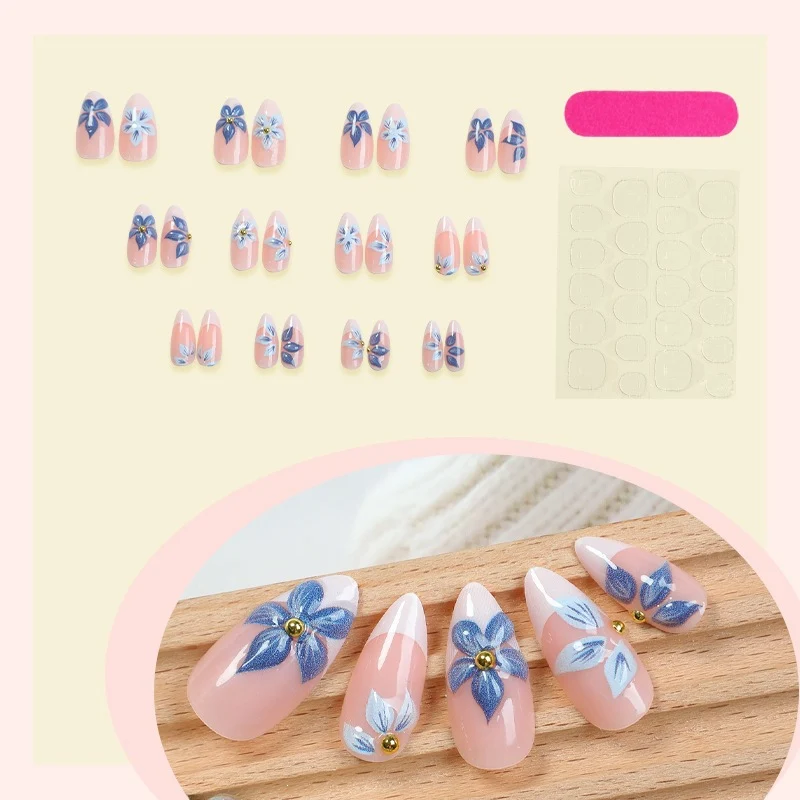 Kunstnagelset mit eleganten floralem Design und 3D-Verzierungen Brehn