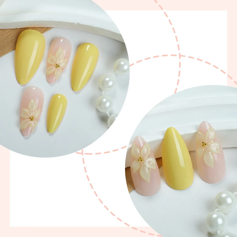 Kunstnagelset mit eleganten blütenverzierten Akzenten Brehn