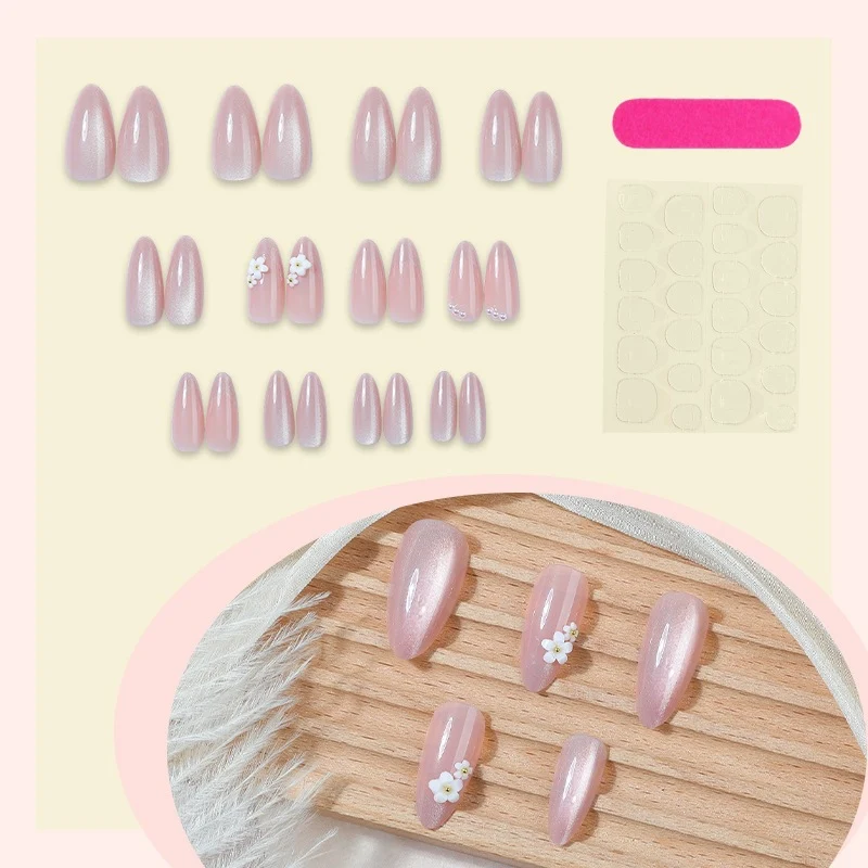 Kunstnagelset mit eleganten Blütenmotiven Brehn