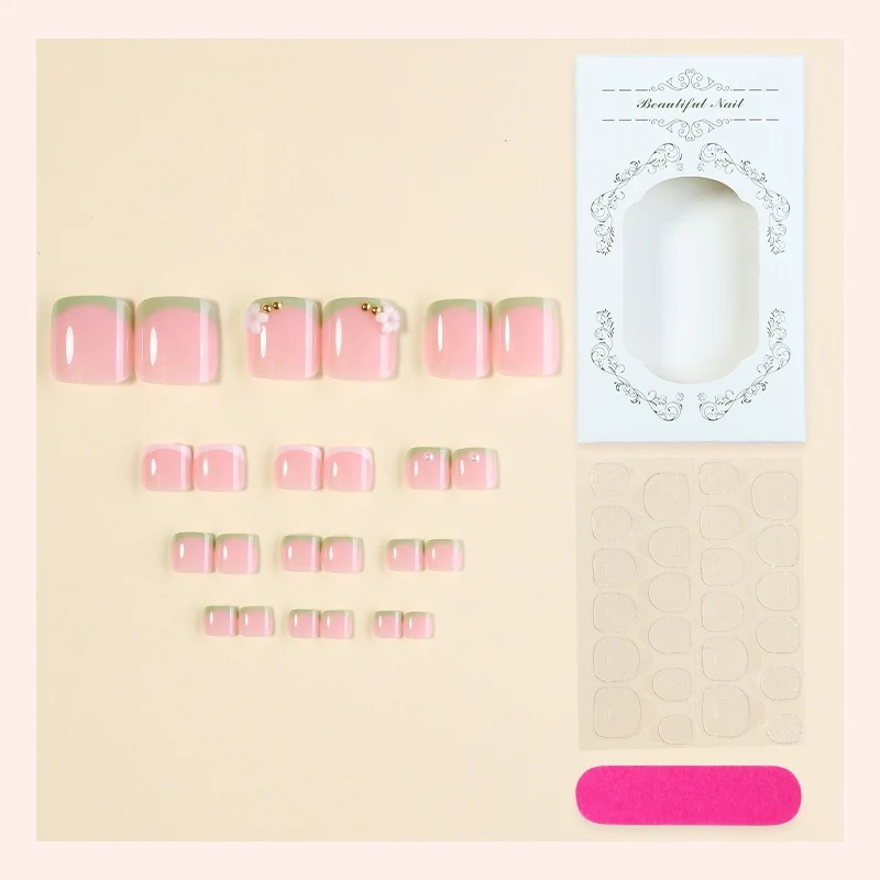 Kunstnagelset mit eleganten Blütenakzenten Brehn