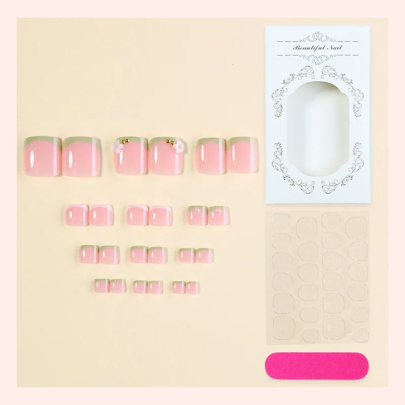 Kunstnagelset mit eleganten Blütenakzenten Brehn