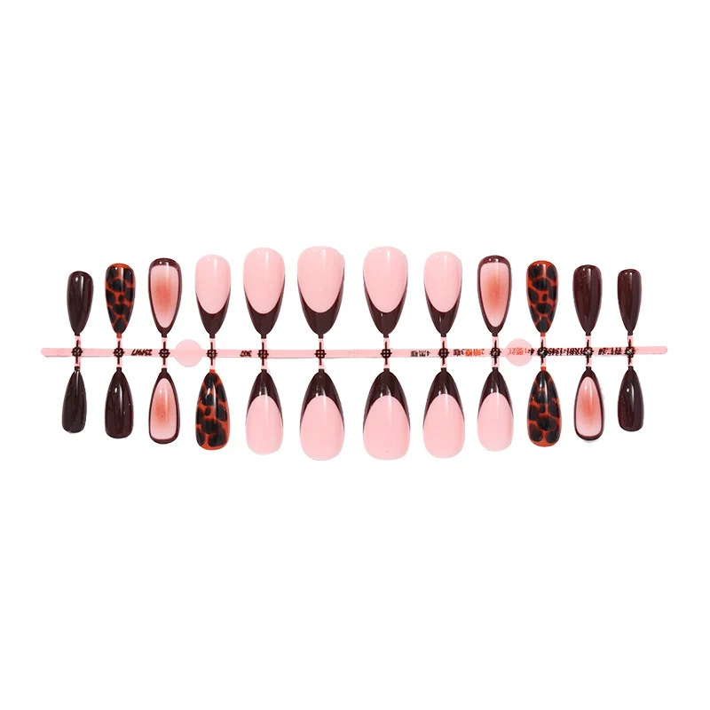 Kunstnagelset mit elegantem Farbverlauf und trendigen Tiermotiven Brehn