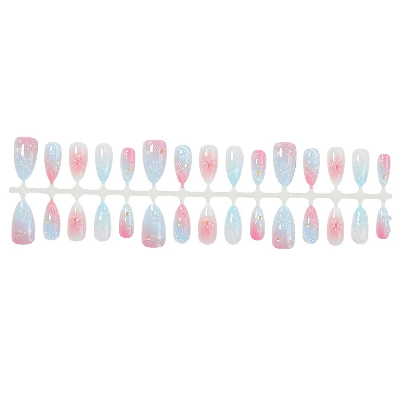 Kunstnagelset mit elegantem Farbverlauf und floralem Design Brehn