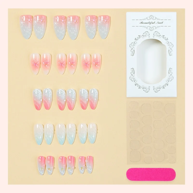 Kunstnagelset mit elegantem Farbverlauf und floralem Design Brehn