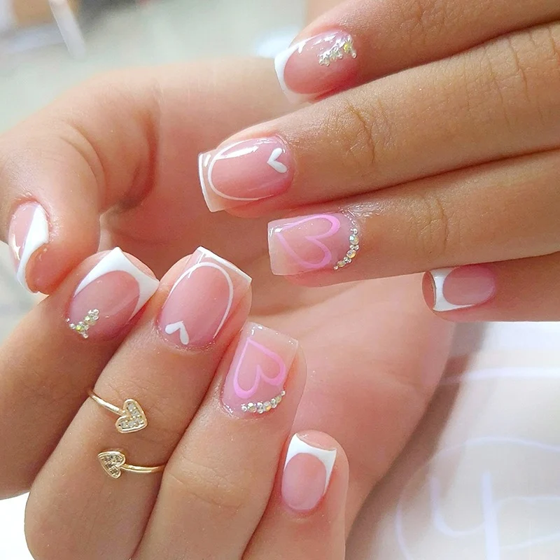 Kunstnagelset mit elegantem Design und funkelnden Akzenten Brehn