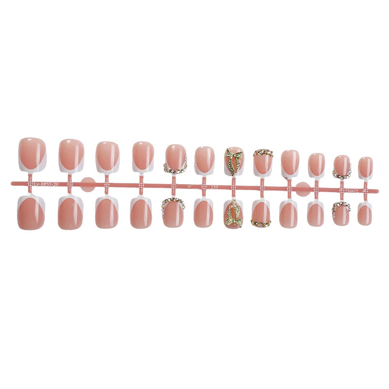 Kunstnagelset mit elegantem Blüten-Design und Glitzerakzenten Brehn