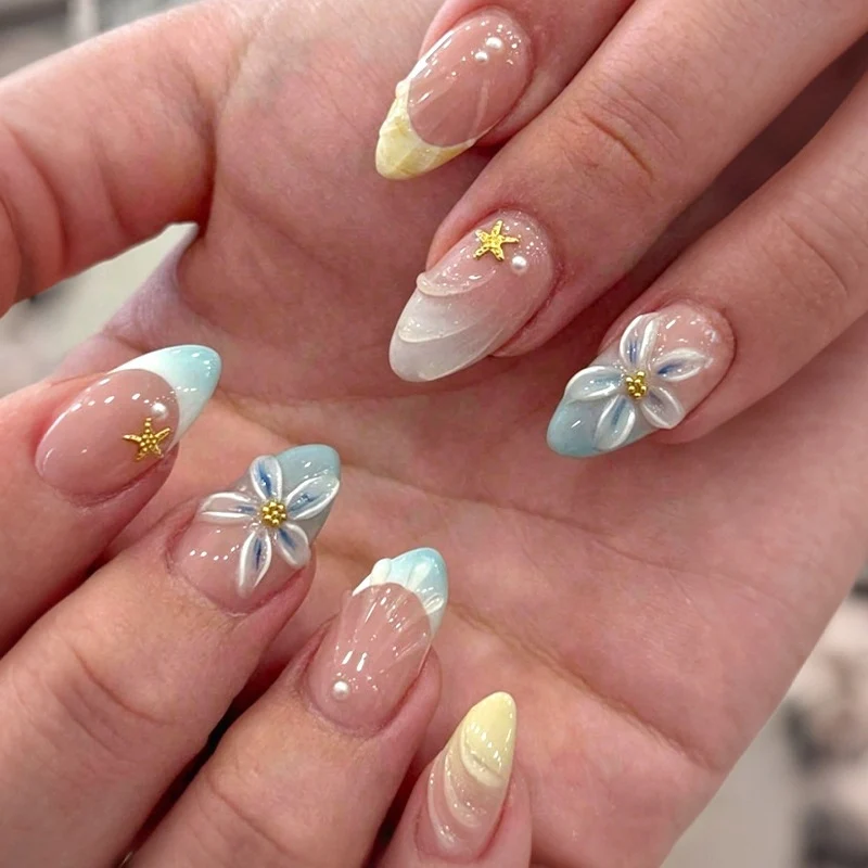 Kunstnagelset mit elegantem Blumendesign und stilvollen Farbverläufen Brehn