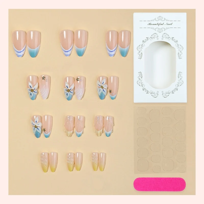 Kunstnagelset mit elegantem Blumendesign und stilvollen Farbverläufen Brehn