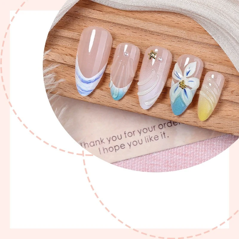 Kunstnagelset mit elegantem Blumendesign und stilvollen Farbverläufen Brehn