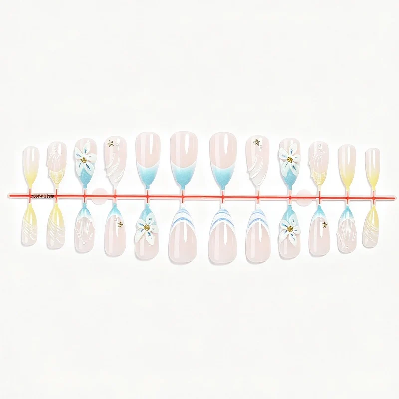 Kunstnagelset mit elegantem Blumendesign und stilvollen Farbverläufen Brehn