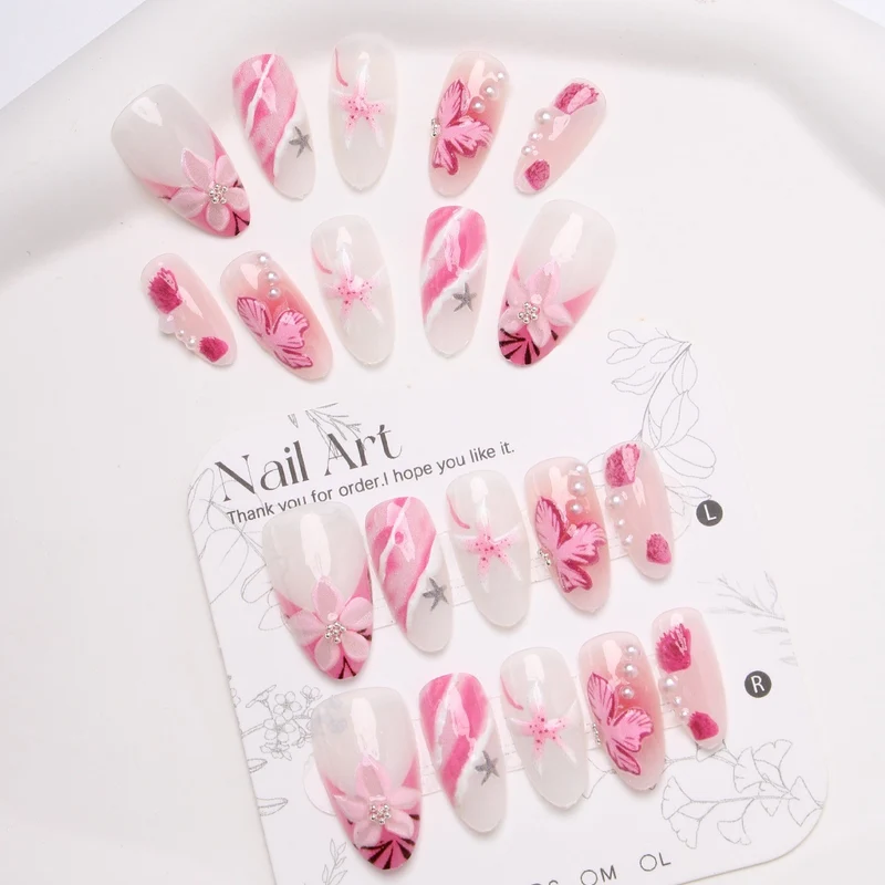 Kunstnagelset mit elegantem Blumen- und Glitzermuster Brehn