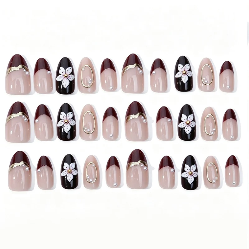 Kunstnagelset mit eleganten Blüten- und Glitzerdetails Brehn