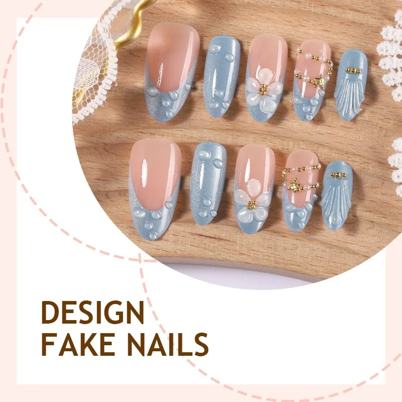 Kunstnagelset mit eleganten Blüten und Glitzerakzenten Brehn