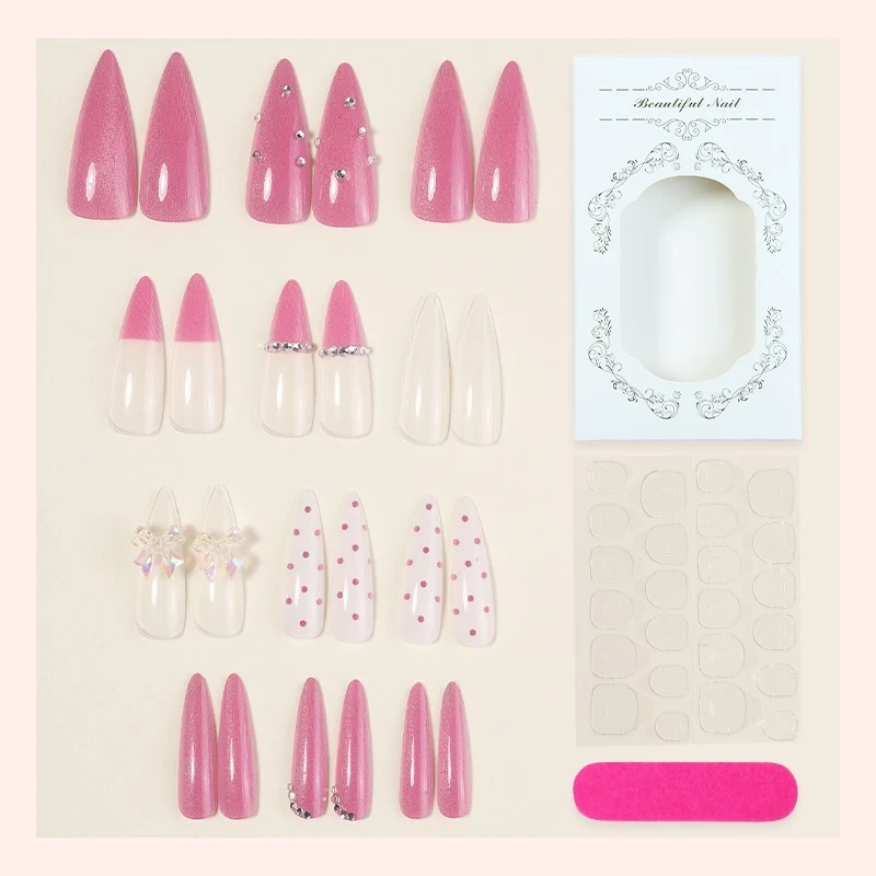 Kunstnagelset mit elegante Blüten- und Glitzerdetails Brehn