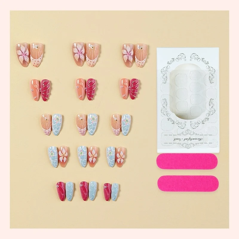 Kunstnagelset mit einzigartigen floralen und maritimen Designs Brehn
