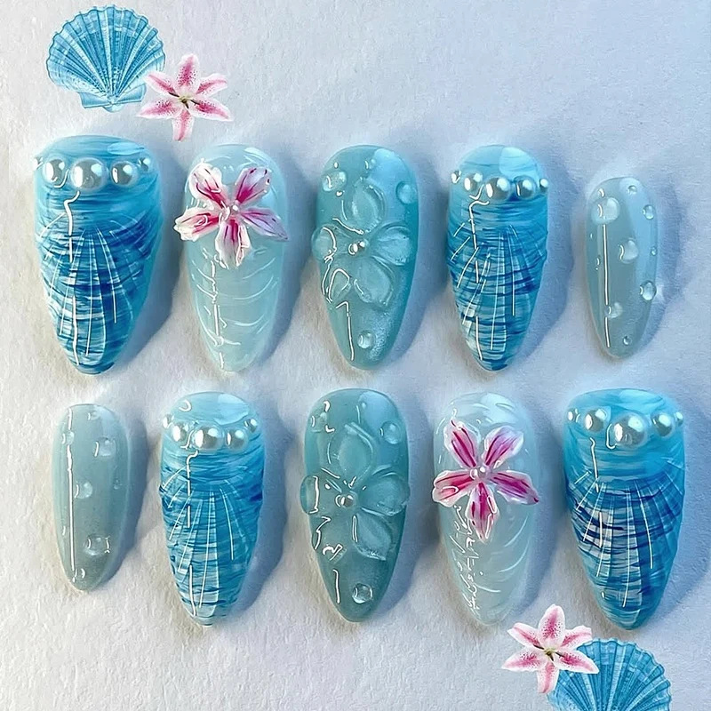 Kunstnagelset mit einzigartigen aquatischen Motiven und dekorativen Akzenten Brehn