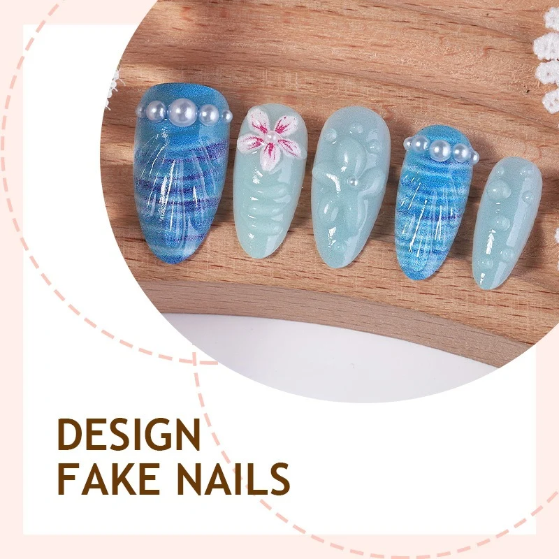 Kunstnagelset mit einzigartigen aquatischen Motiven und dekorativen Akzenten Brehn
