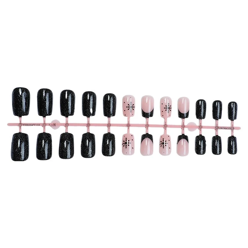 Kunstnagelset mit edlen Schwarz- und Rosé-Designs Brehn