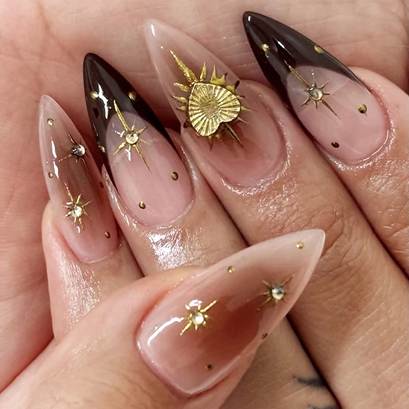 Kunstnagelset mit edlen Blüten- und Glitzerverzierungen Brehn