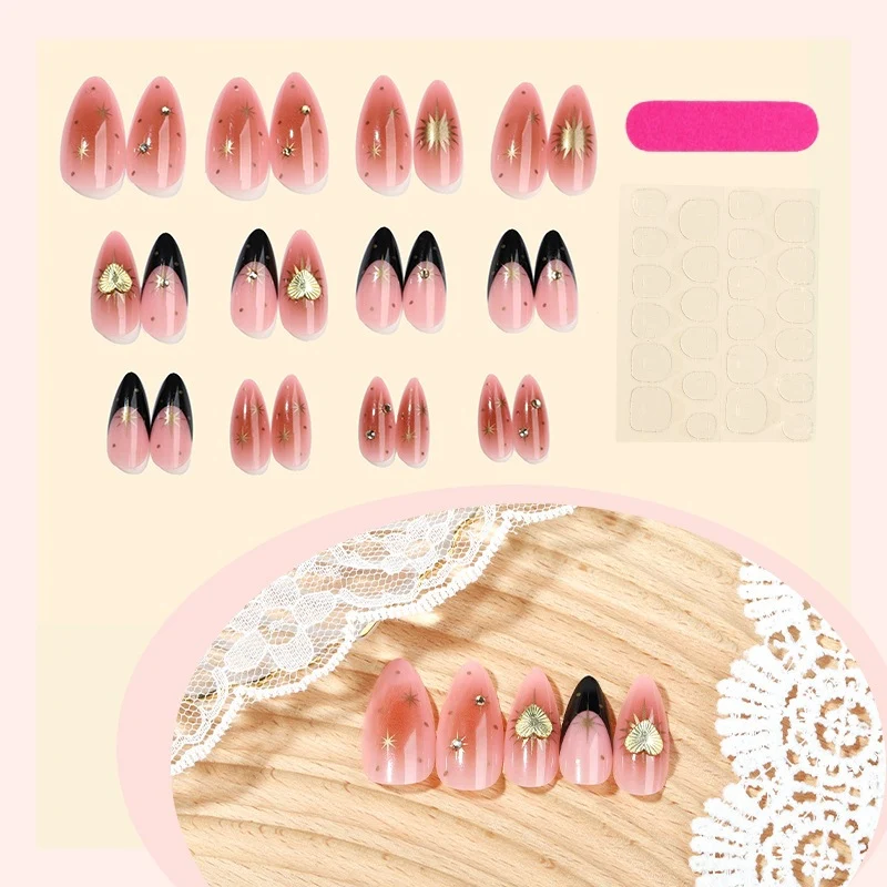 Kunstnagelset mit edlen Blüten- und Glitzerverzierungen Brehn