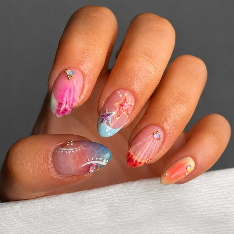 Kunstnagelset mit bunten Akzenten und effektvollen Designs Brehn