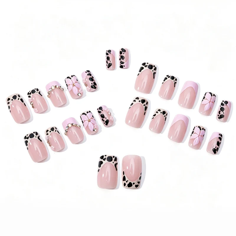 Kunstnagelset mit eleganten Blumen- und Spitzendesigns Brehn