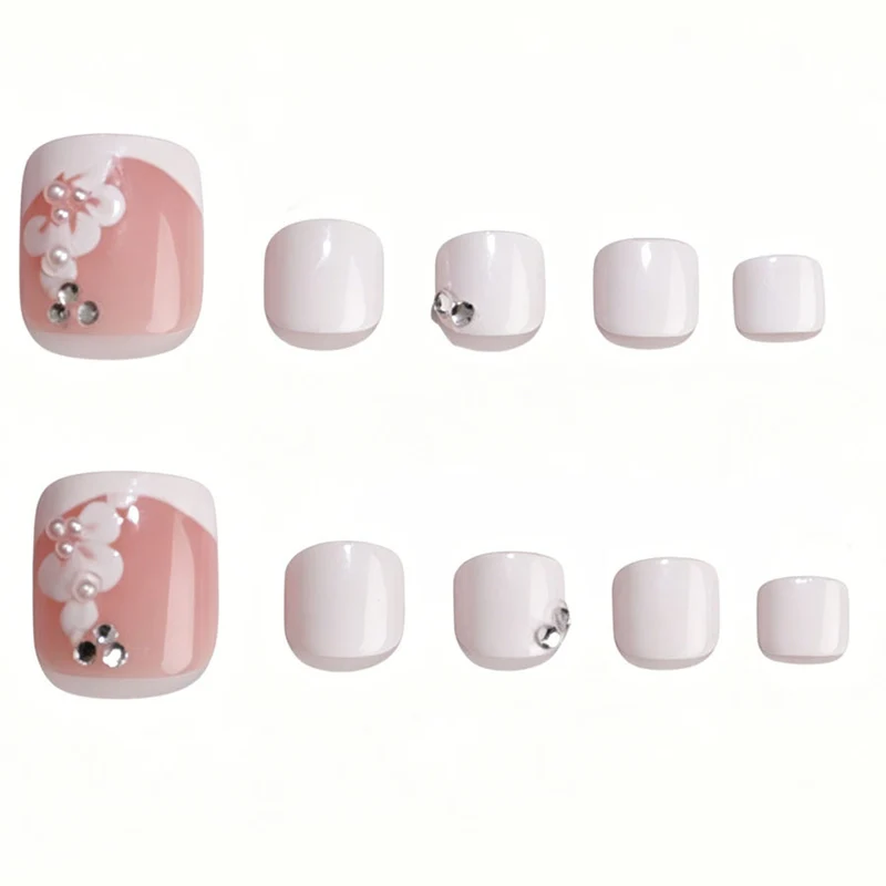 Kunstnagelset mit eleganten Blumen-Design und Glitzerakzenten Brehn