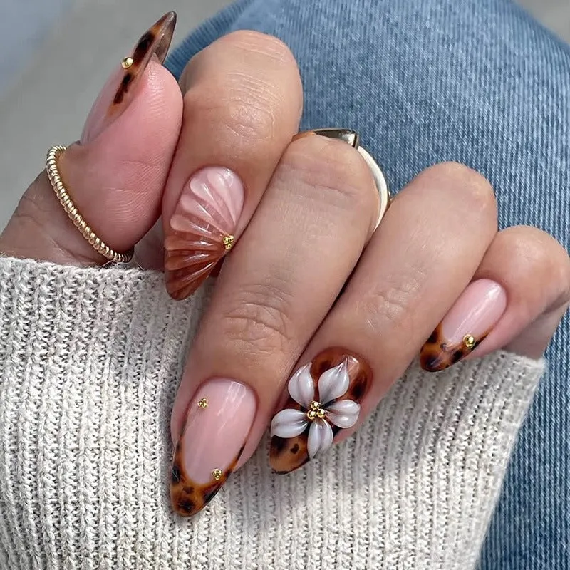 Kunstnagelset mit eleganten Akzenten Brehn