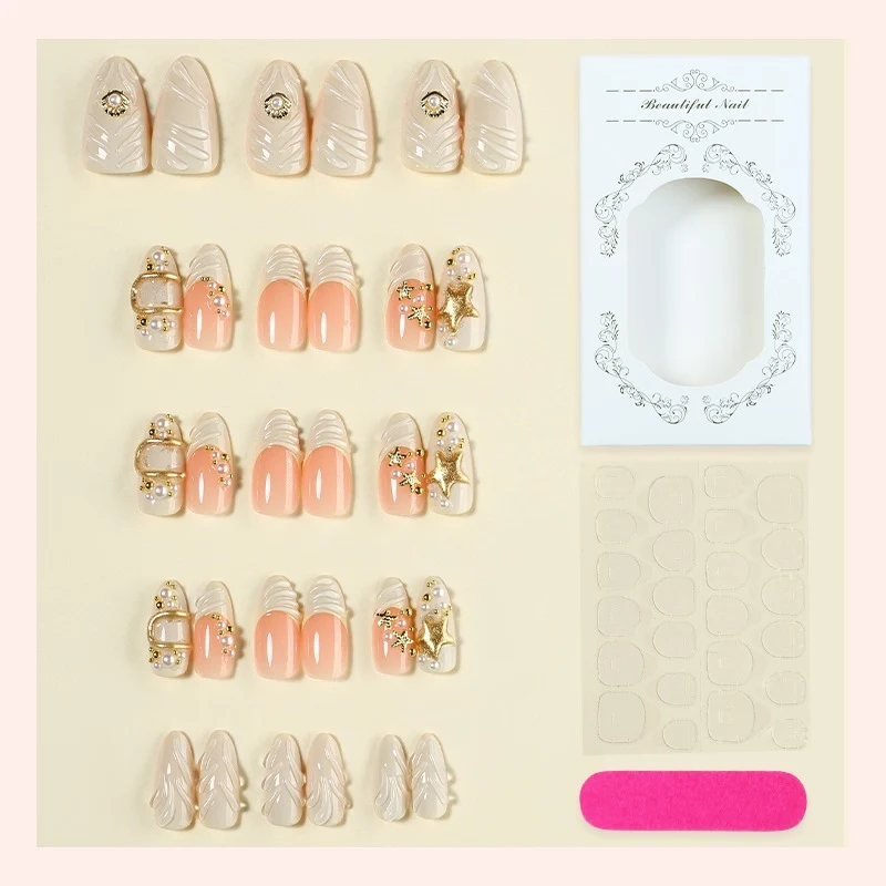 Kunstnagelset mit eleganten 3D-Verzierungen und glamourösen Akzenten Brehn