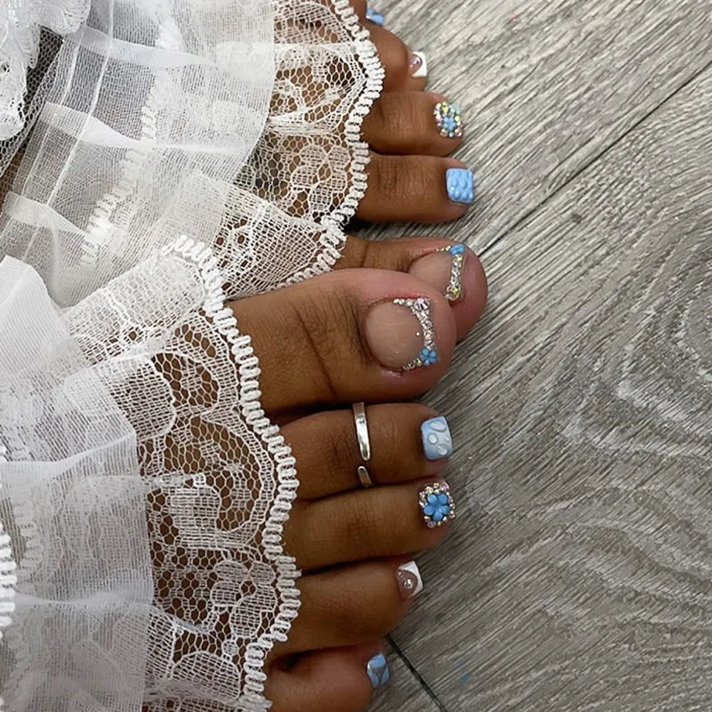 Kunstnagelset mit eleganten 3D-Verzierungen Brehn