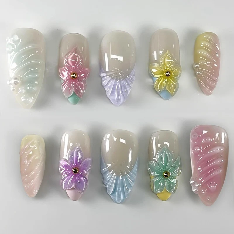 Kunstnagelset mit bunten floralem Design und Glitzerakzenten Brehn