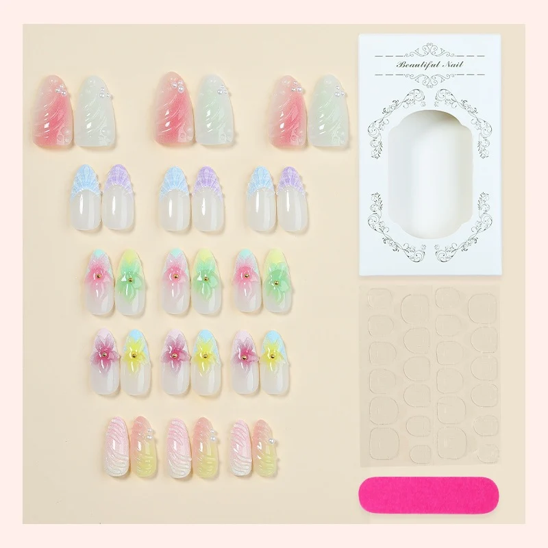 Kunstnagelset mit bunten floralem Design und Glitzerakzenten Brehn