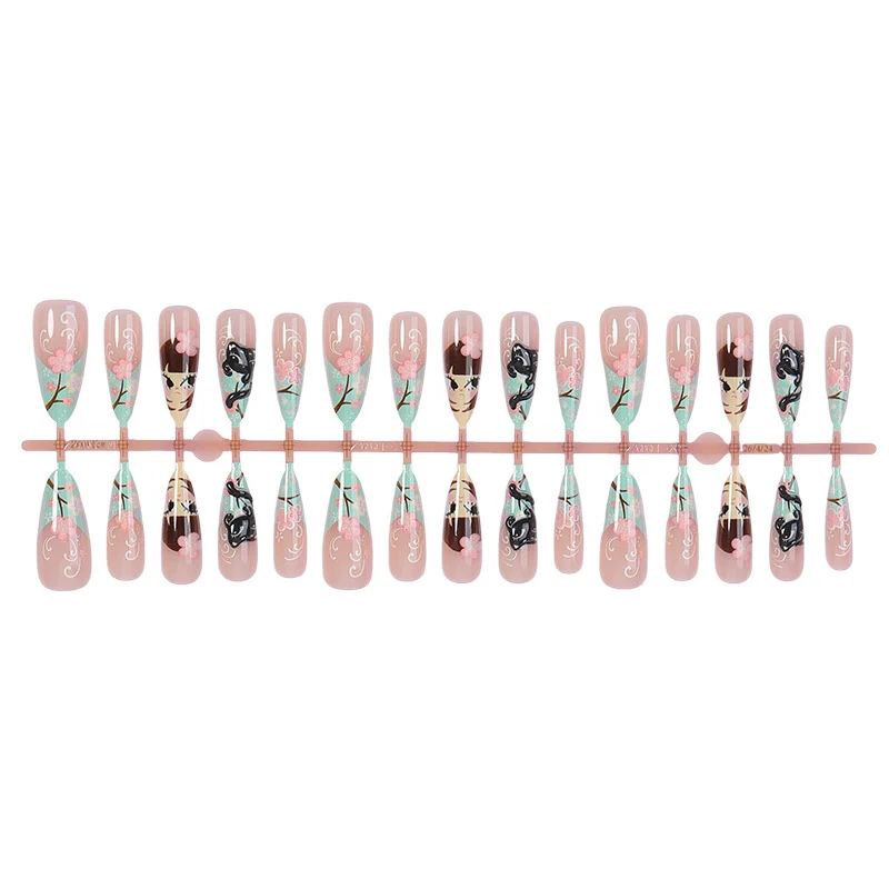 Kunstnagelset mit blühenden floralem Design von Brehn