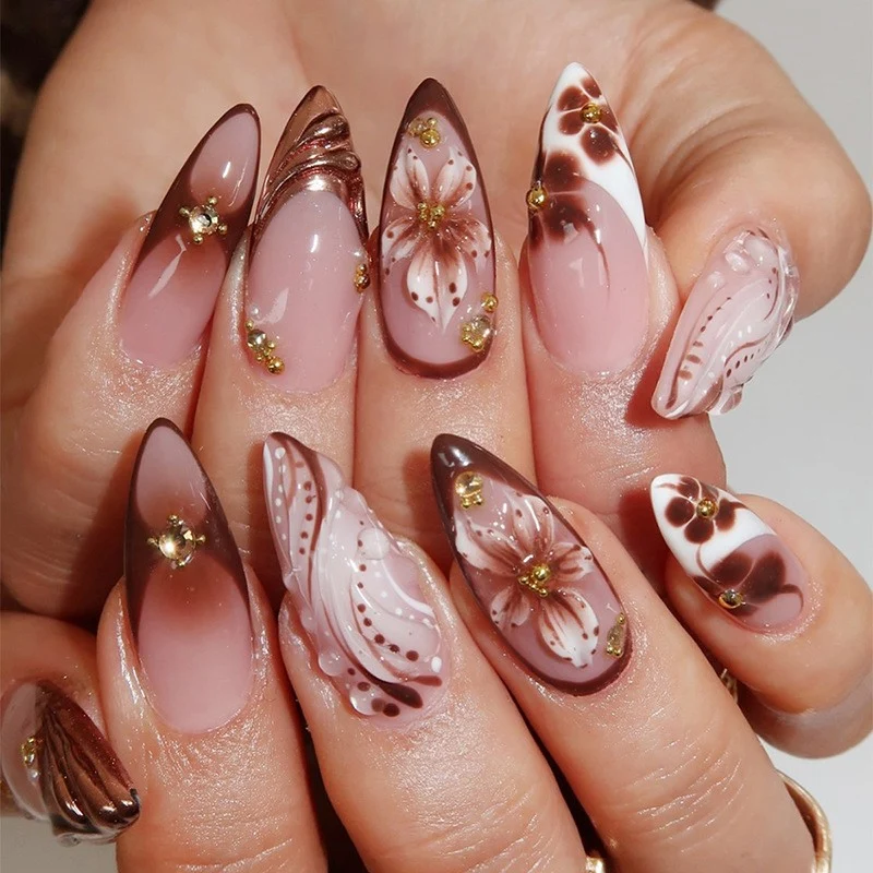 Kunstnagelset mit eleganten 3D-Blütenakzenten und glamourösen Designs Brehn