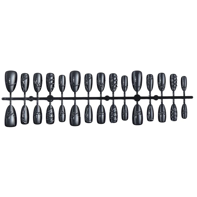 Kunstnagelset mit elegantem und schimmerndem Design Brehn
