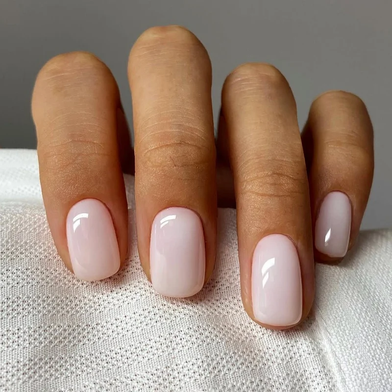 Kunstnagelset mit elegantem und natürlichem Glanz Brehn