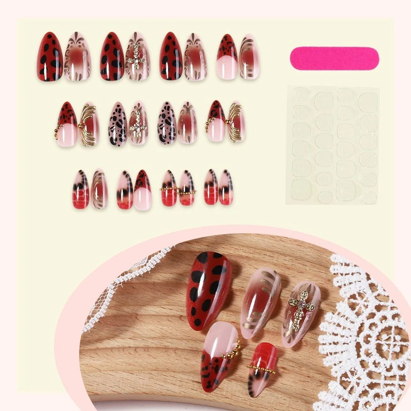 Kunstnagel Set mit verspielten Designs Brehn