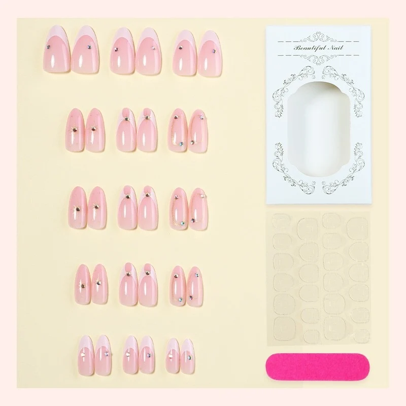 Kunstnagelset mit elegantem Spitzen-Design und glamourösen Akzenten Brehn