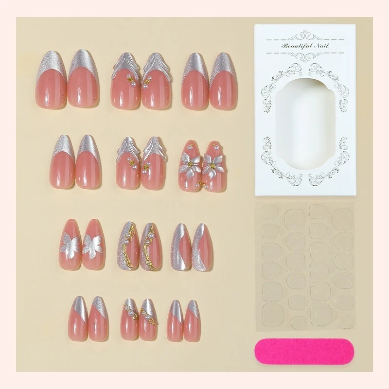 Kunstnagelset mit elegantem Silberspitzen-Design und floralen Akzenten Brehn